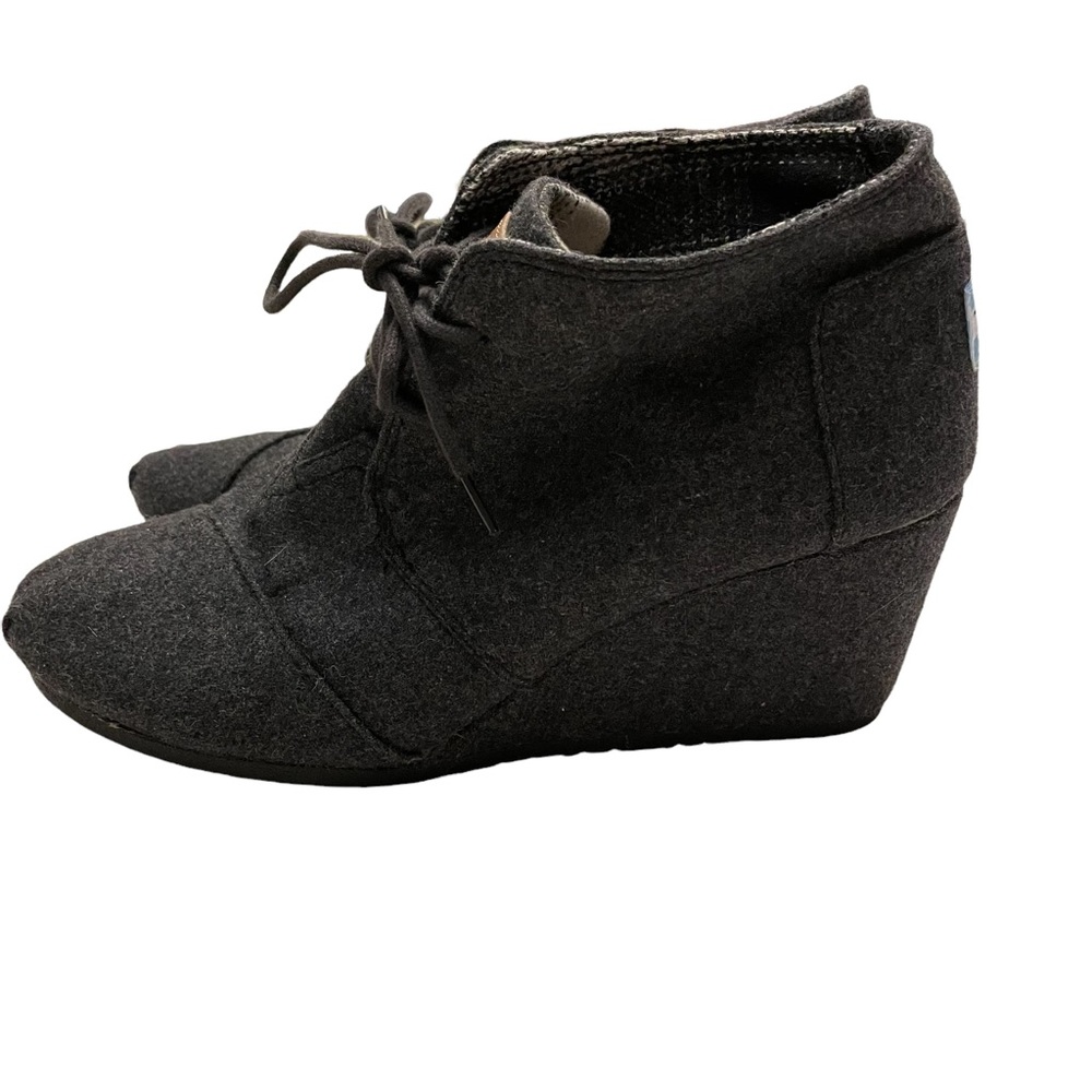 Toms Lace-up Gray Flannel Wedge Booties. Size 8.5 - Picture 2 of 9